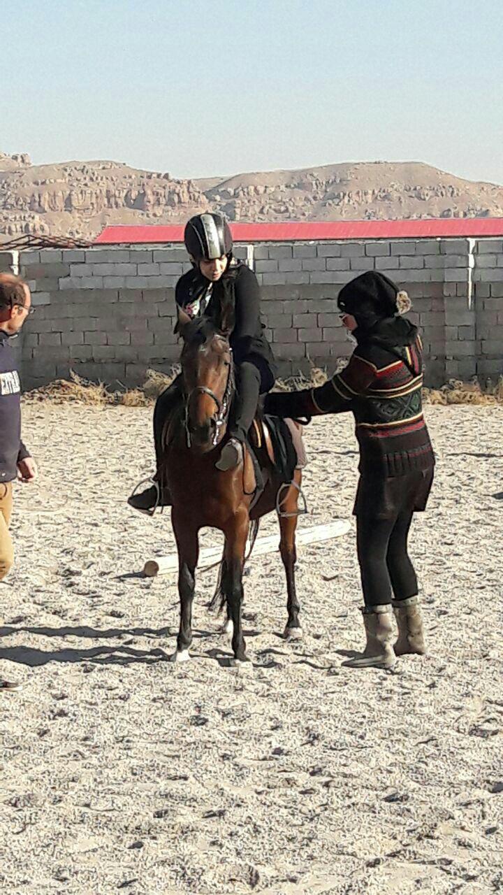 آموزش اسب سواری برای معلولان در تبریز+ تصاویر
