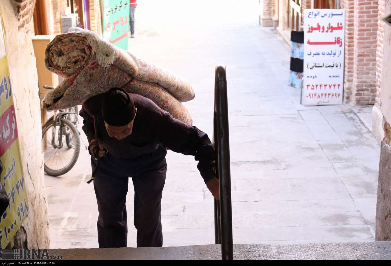 جیبهای خالی باربران و سنگینی بار در بازار تبریز